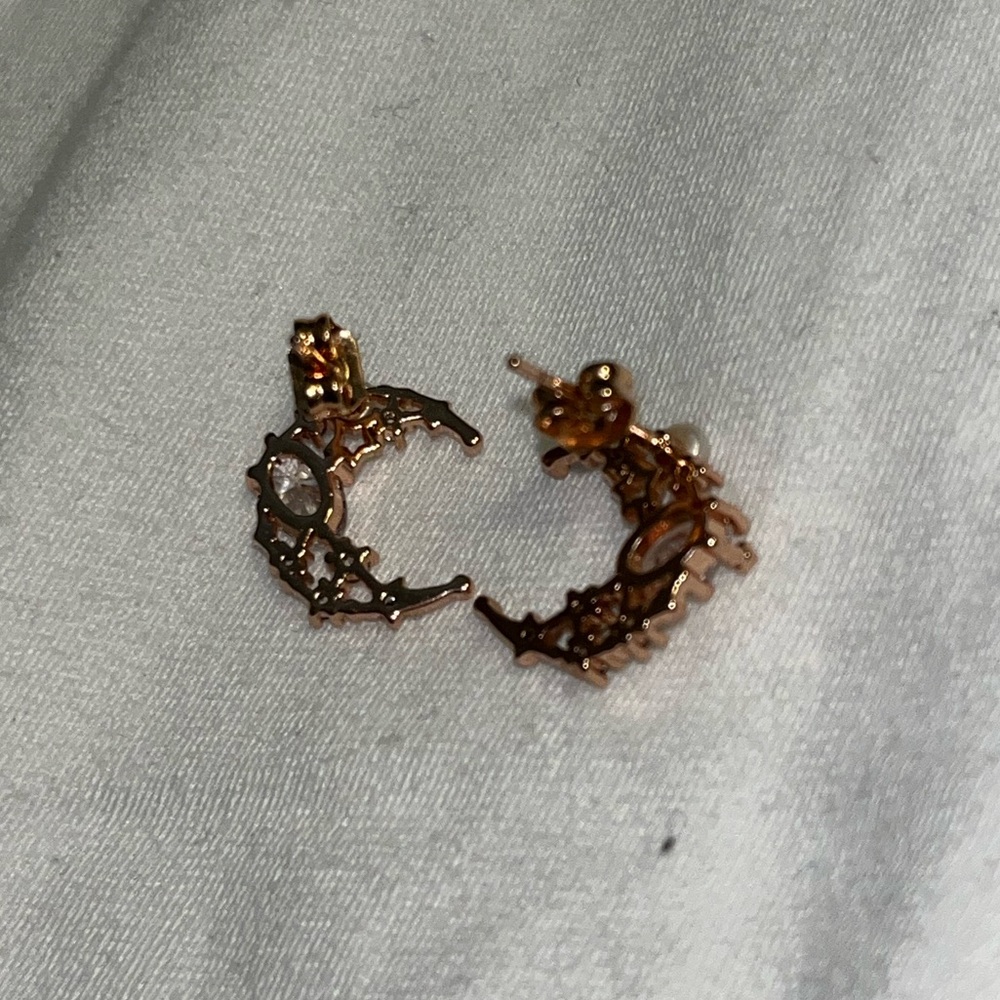 Diamant Moon Earrings View 3
